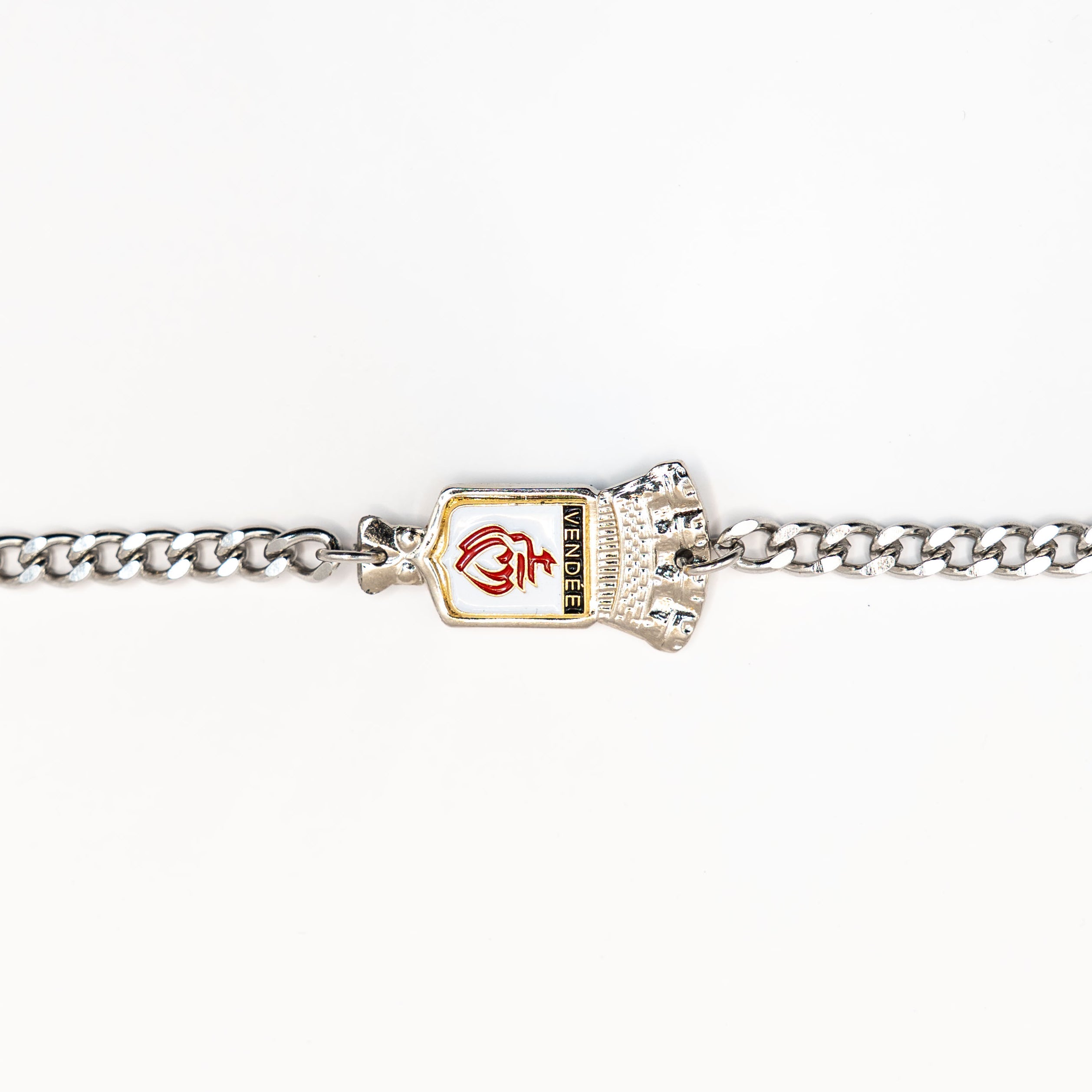 Vue de face du bracelet artisanal Gemma en couvert recyclé.